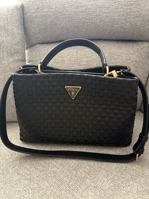 Черна чанта Guess