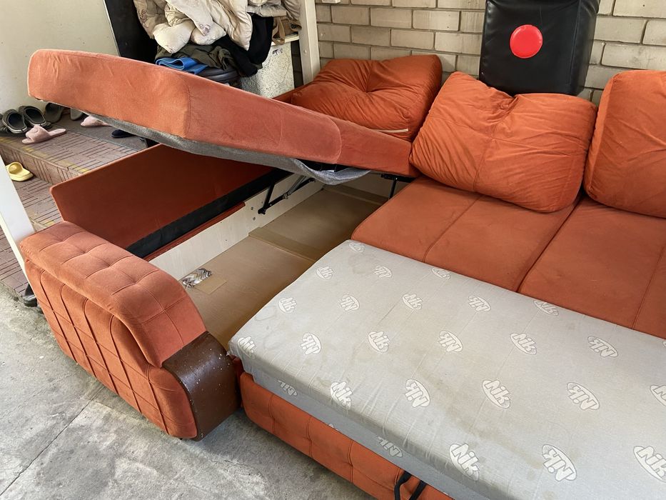 Продам диван в хорошем состояние