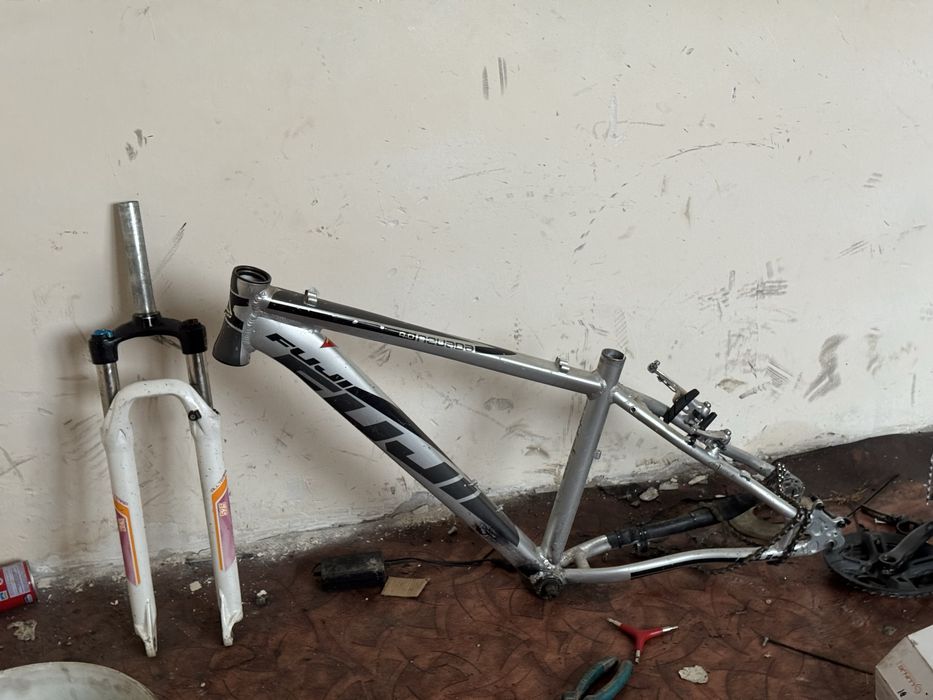 Продам раму fuji nevada 4.0 и вилку