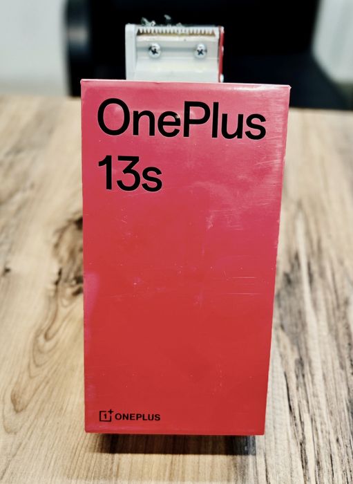 OnePlus 13S 12 ГБ/512 ГБ зеленый, черный