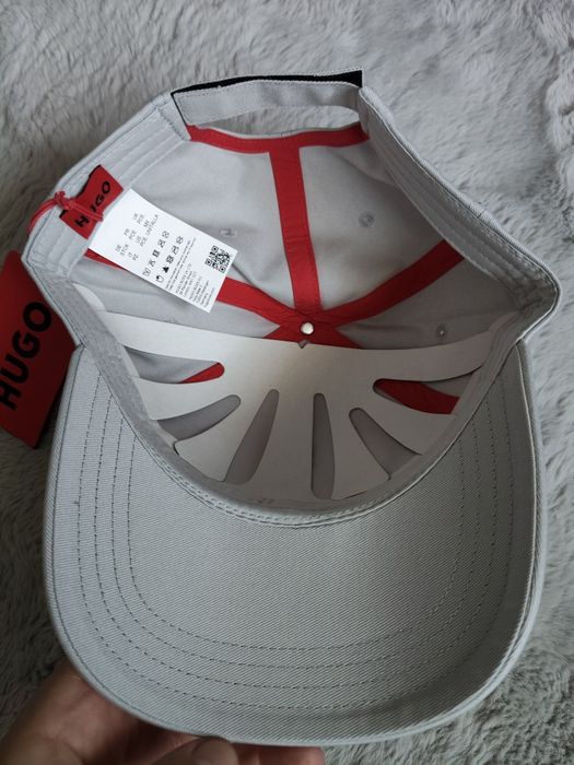 Hugo Men X șapcă unisex culoare gri deschis cu logo roșu mărime universa noua originala