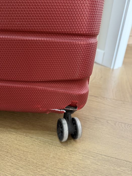 Чемодан дорожный