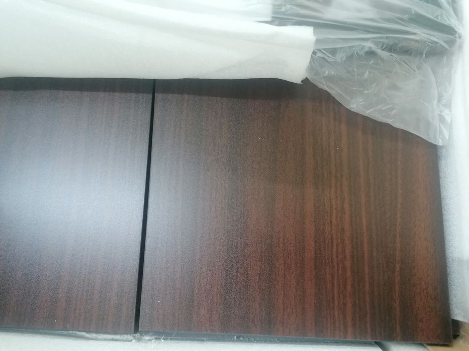 Бюро с 3 рафта за съхранение