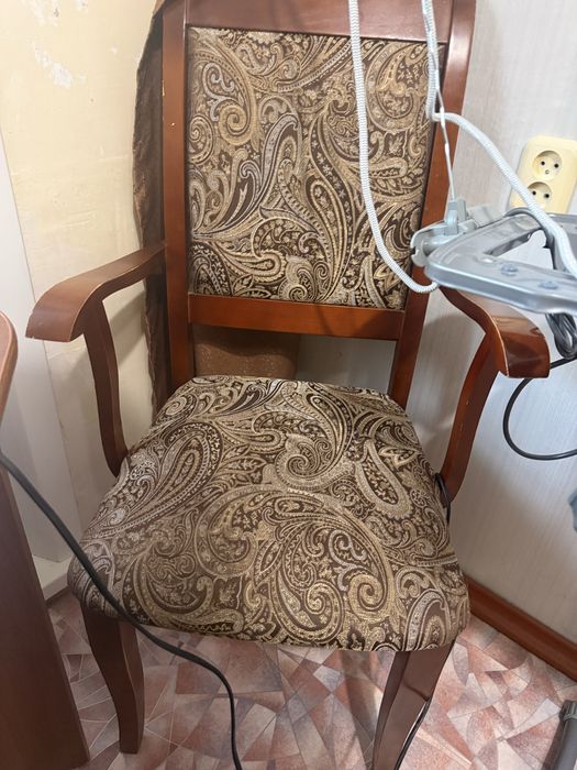 Продам два стула