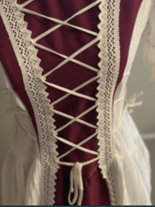 Rochie din in NOUA pentru o domnita trasa prin inel