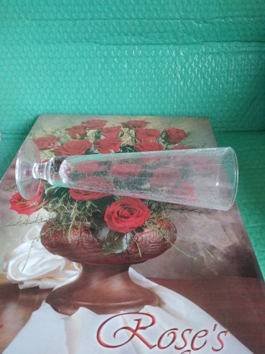 Cupa din sticla semimata, noua in cutie