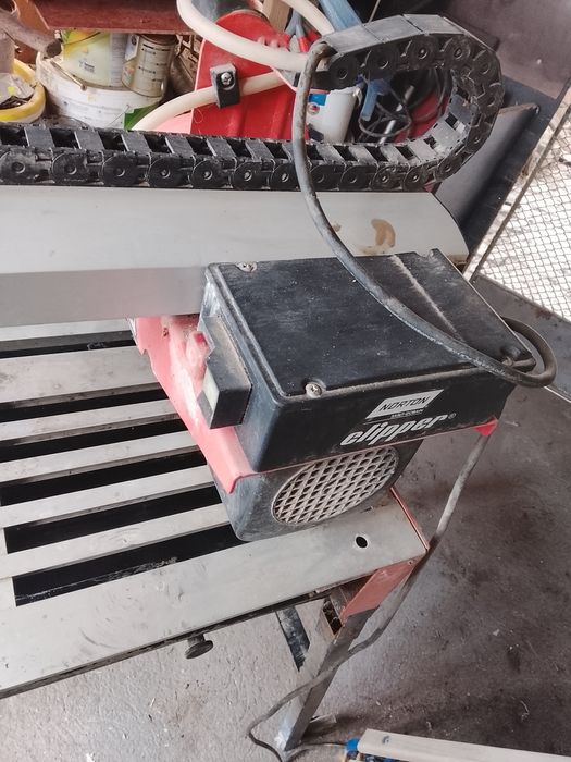 Mașina de taiat gresia și faianță