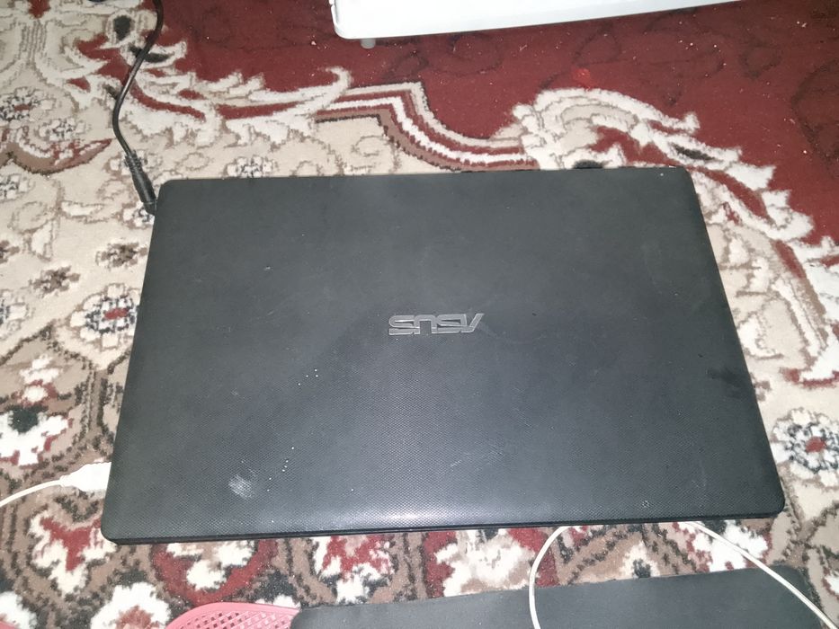 Asus noutbuk sotiladi
