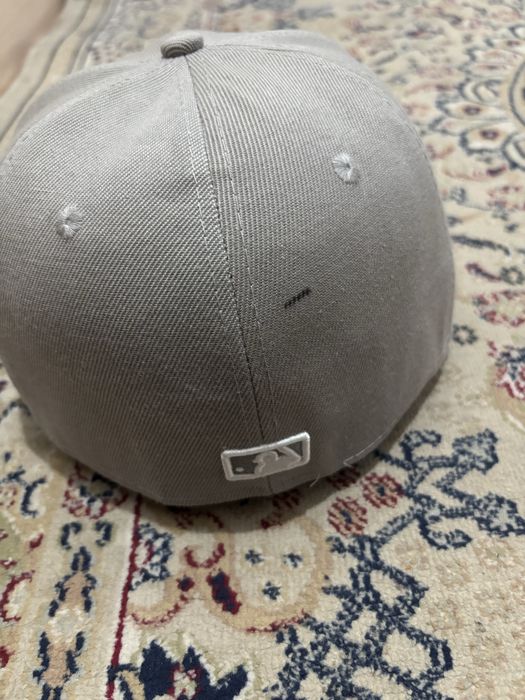 Серая бейсбольная кепка new era