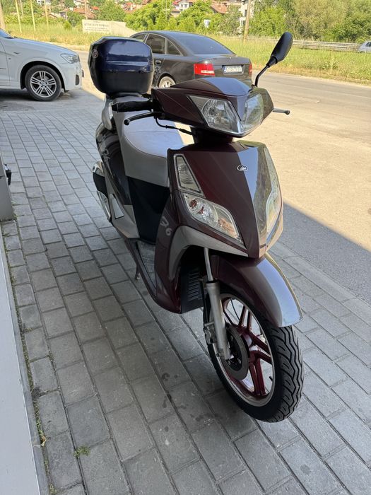 Почти нов скутер без никакви забележки 125 кубика 4 тактов