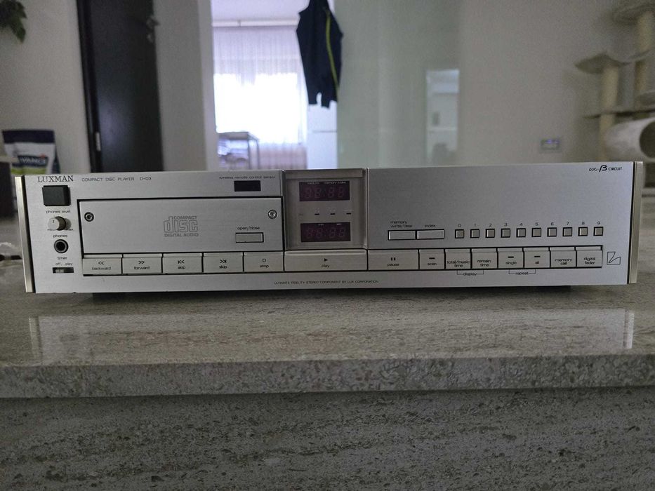 CD Player Luxman D-03 – Defect, pentru piese / reparatie