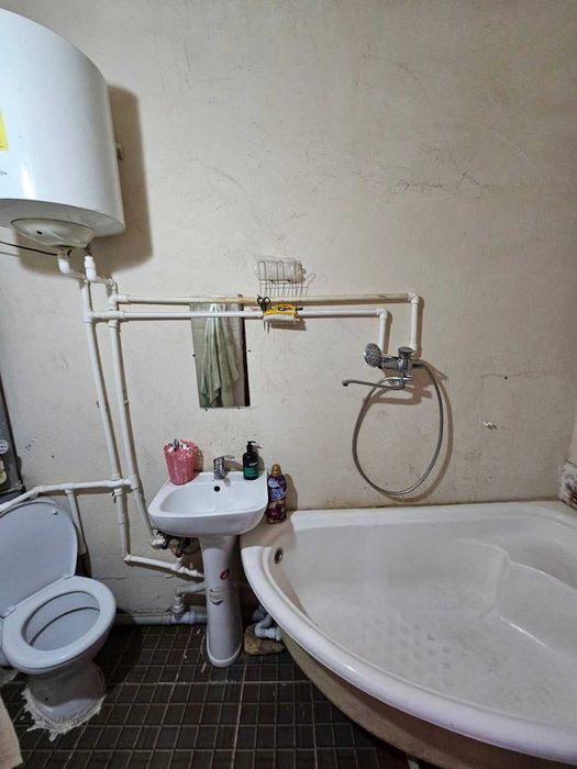 Продаётся 2х комн квартира на 2 этаже Ор-р  6 микрорайон Янги Узб