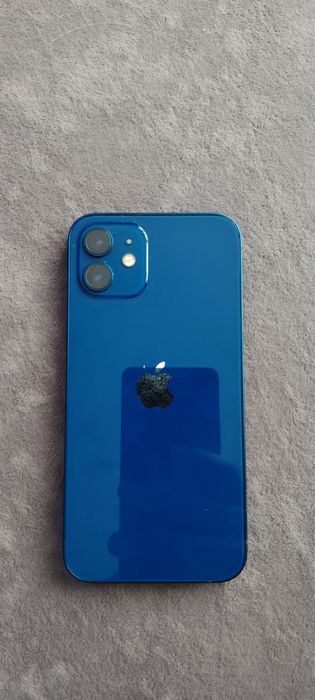 Продам айфон 12 память 64  гигабайт