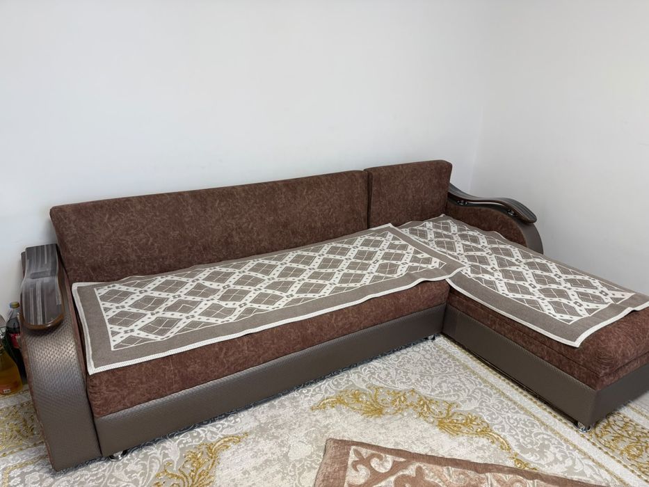 Срочно продам диван  хорошем состояний