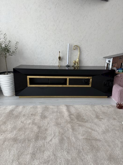 Comoda luxury achizitionata de pe site ul Billionaire Design