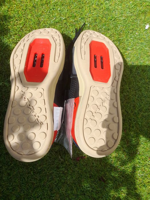 Papuci Five Ten Hellcat clips