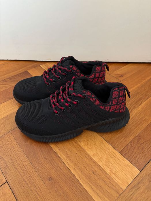 Дамски работни обувки с метално бомбе