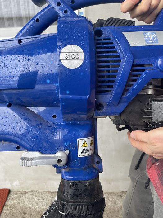 Suflator aspirator frunze pe benzina