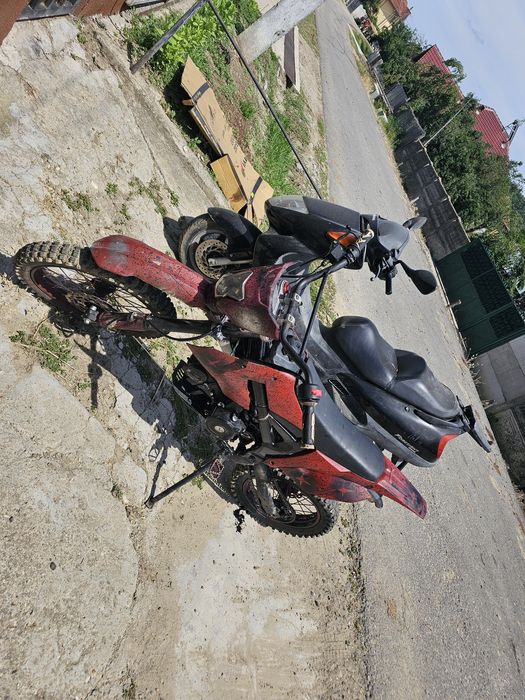 Cross 125 cm³ , Scuter Honda Foresight 250cm³