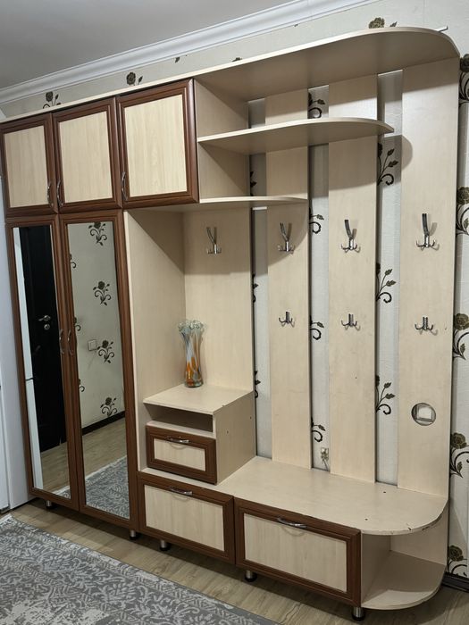 Прихожая с тумбой