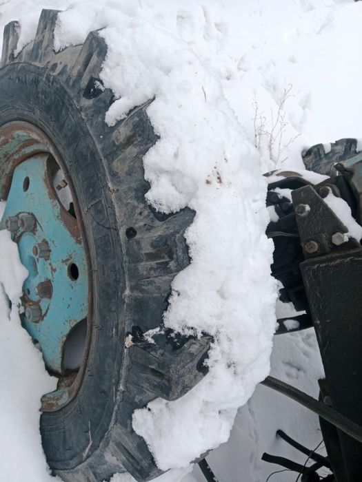 2 трактора, 3 прицепа.