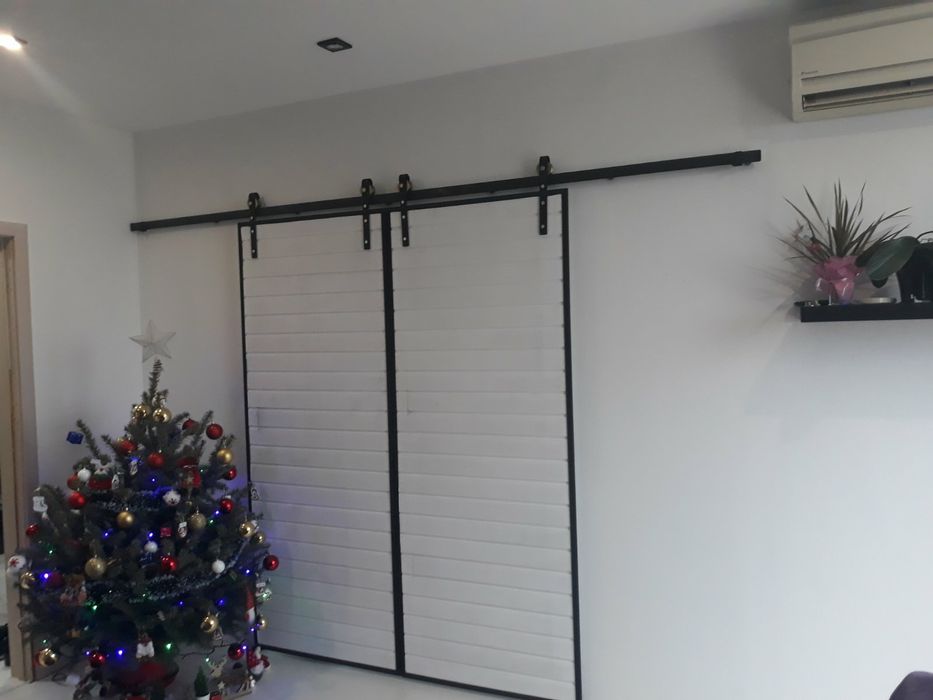 Врата / тънко висящо крило от дърво и метал