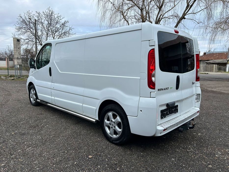 Masina Renault trafic
