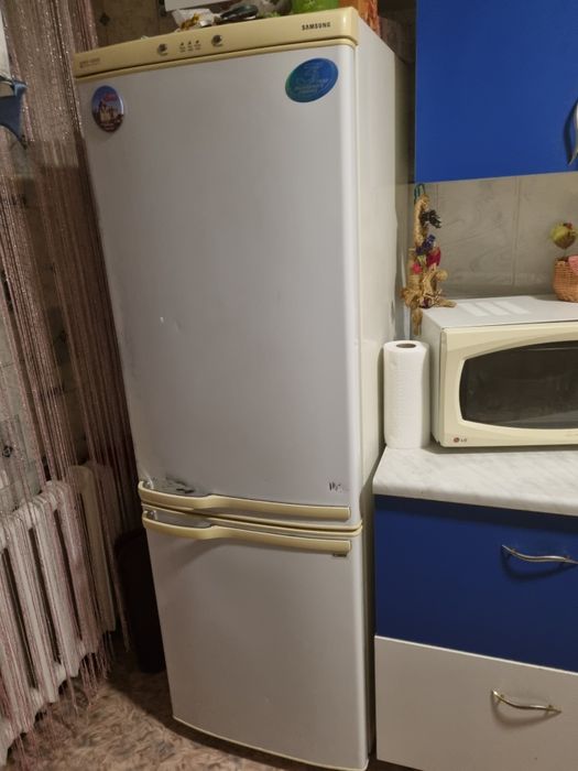 Продам холодильник 35000тг.