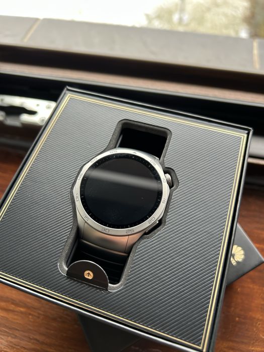 Huawei Watch GT 4 (metalic) – stare foarte bună, baterie excelentă