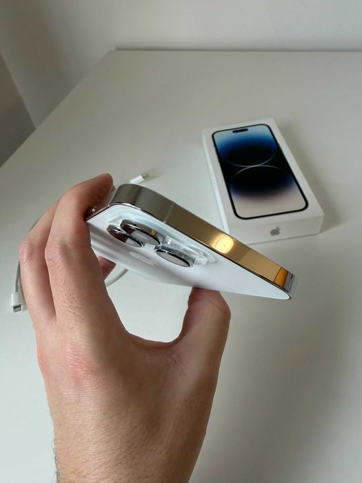 Продавам iPhone 14 Pro Max - white