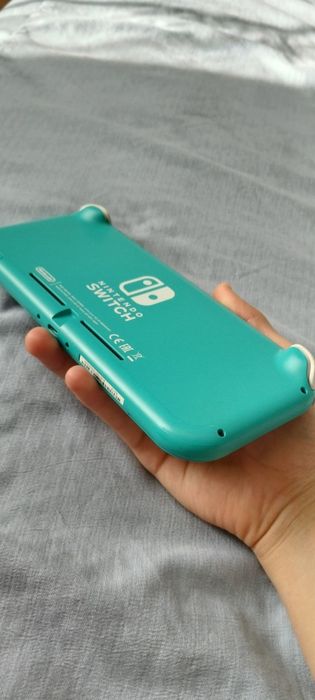 Продам Nintendo switch lite