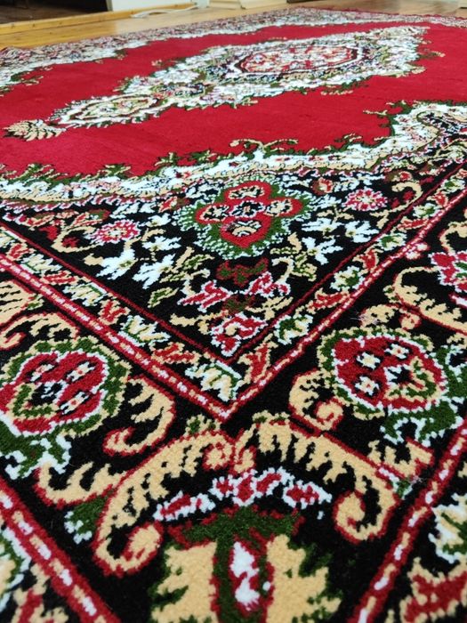 Голям персийски килим