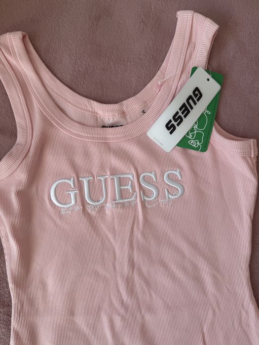 розова рокля GUESS