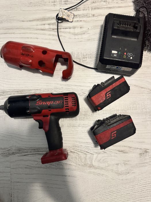 Masina de insurubat cu impact Snap on