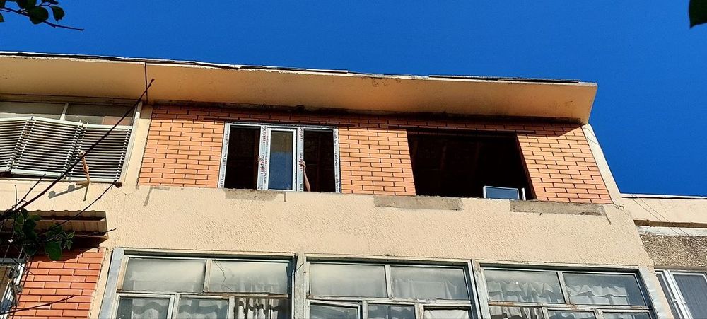 Кладка кирпича балконов