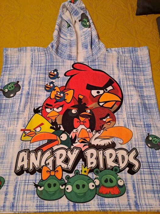 2 броя детско пончо на Angry Birds и детски хавлии за плаж Paw Patrol