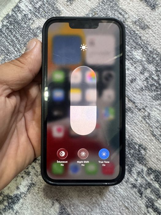 Iphone 13 de 128 gb orice retea , are zgarieturi
