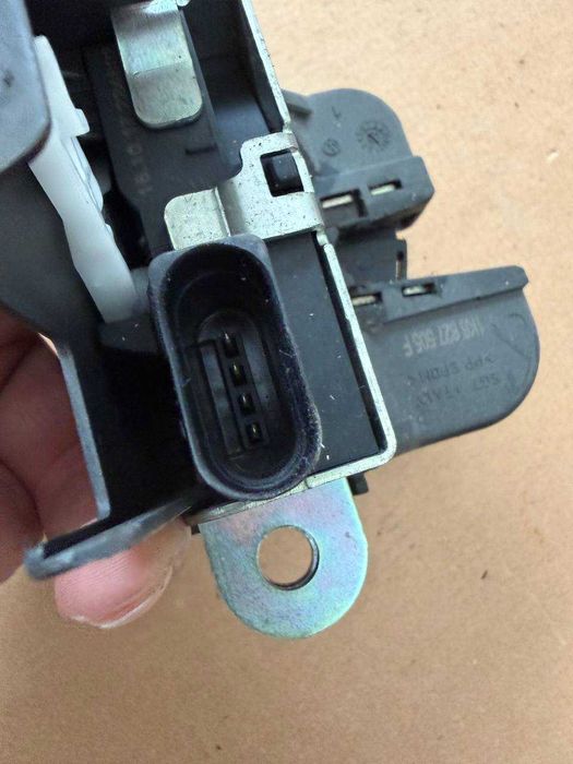 Broasca incuietoare haion portbagaj gama VW volkswagen passat golf tiguan touran
