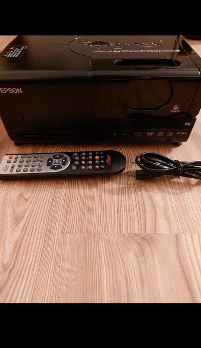 Videoproiector Home Cinema Epson  Full HD

All-in-One Epson EH-DM2 cu