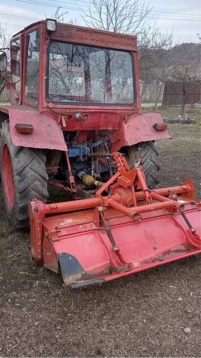 Tractor Universal UTB445