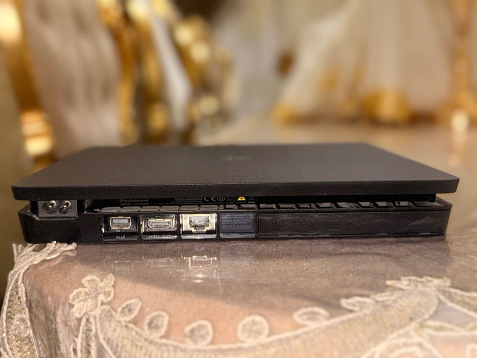 Продам PlayStation 4 Slim 1TB