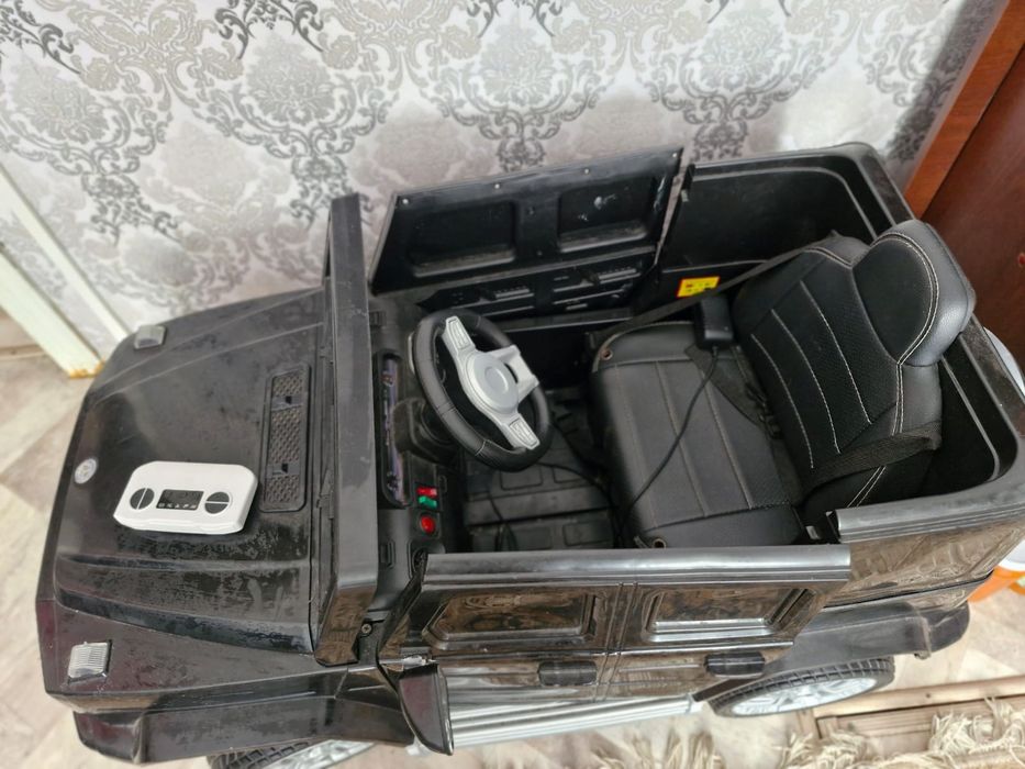 Продам машинку детскую