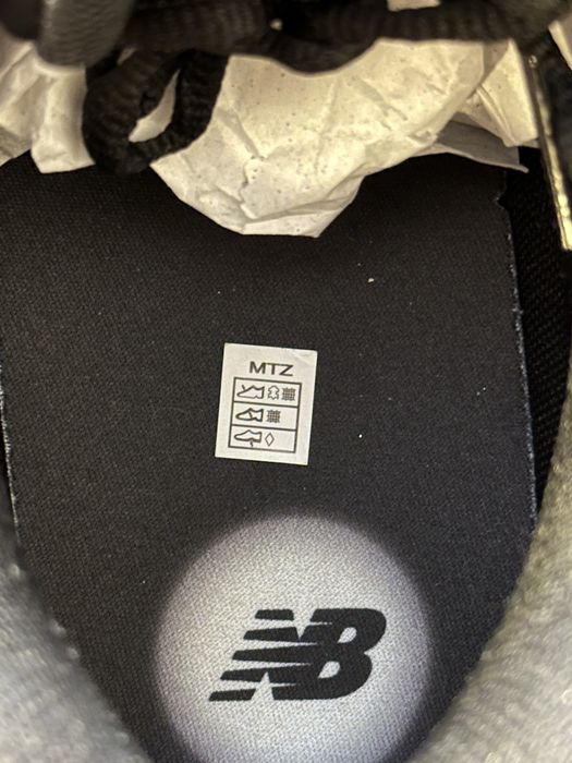 49 - New Balance 9060 Triple Black Leather