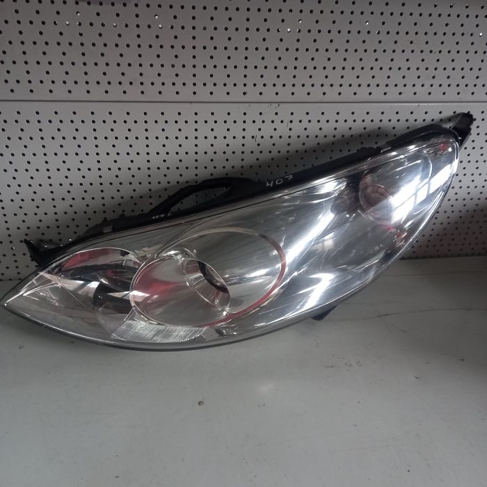 Фар Peugeot 407.