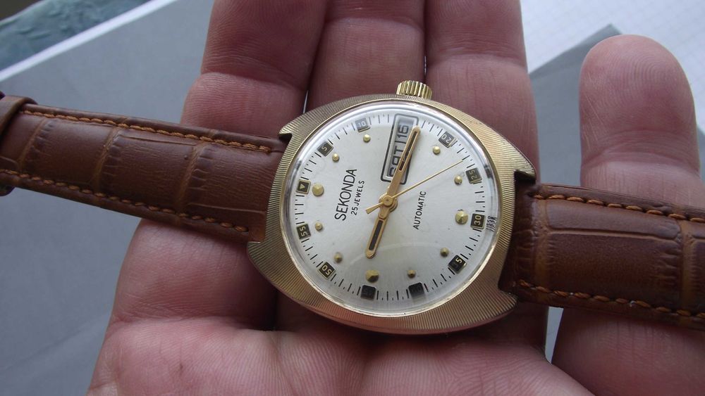 ЧАСОВНИК / SEKONDA- автомат с мех: 2427 - 25кам.