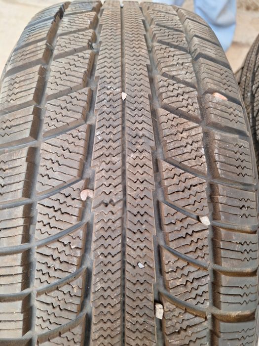 Зимный Шины 215/60R16