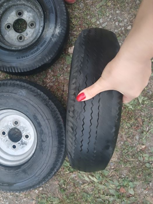 2 roți + 1 roată de rezervă