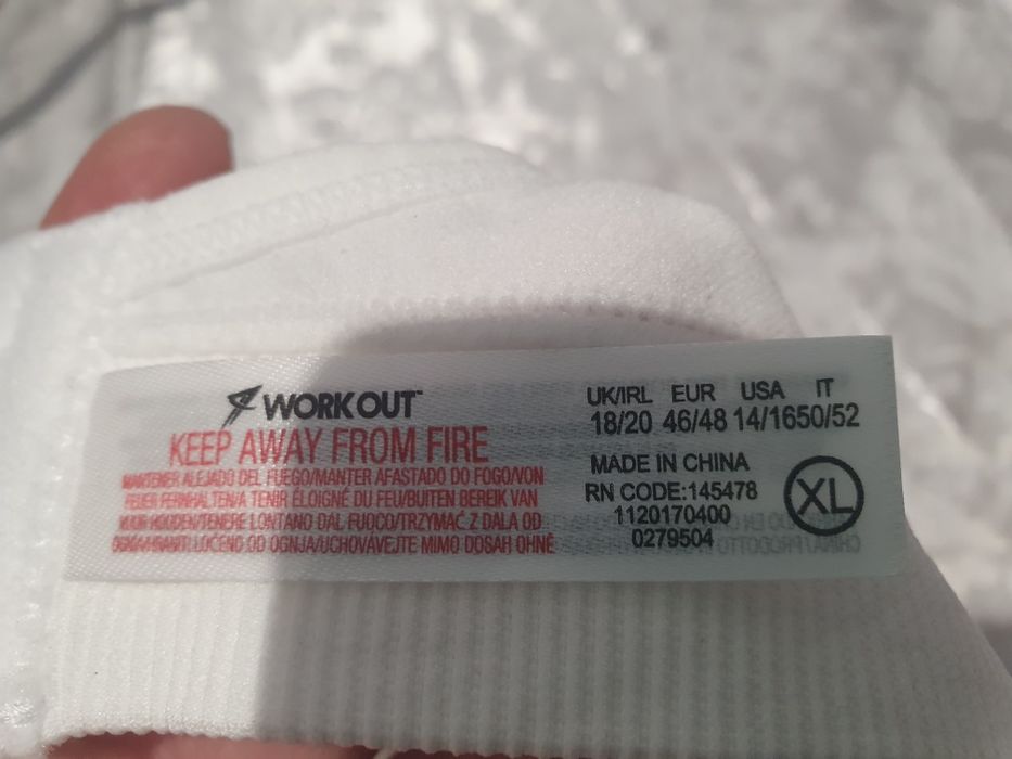 Sutiene alb si negru