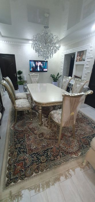 Stol va stullar.    Eng zamonaviy