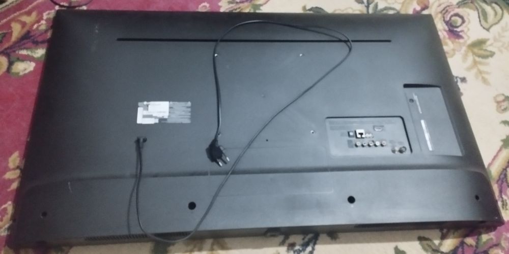 Продам телевизор на запчасти